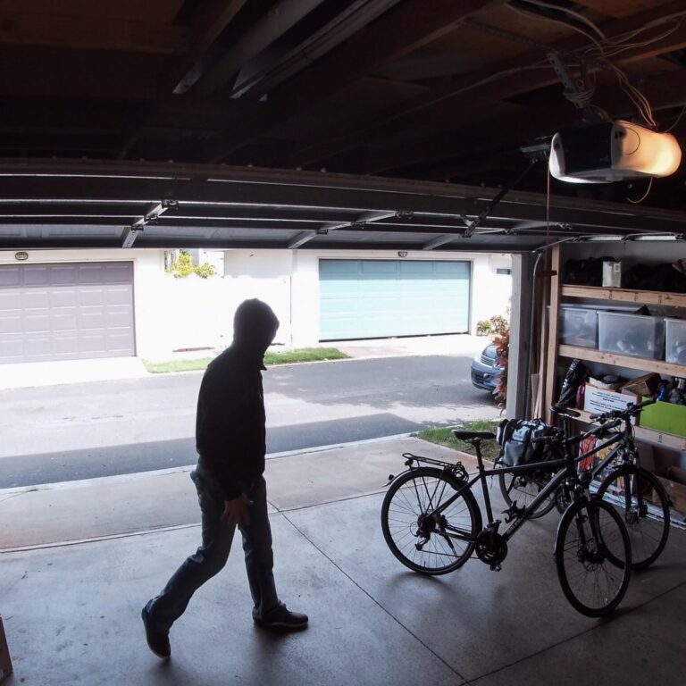 Fahrraddieb in Garage